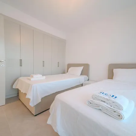 Comfortable Newly Built 2-bedroom Just By The Pool