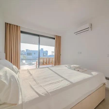 Comfortable Newly Built 2-bedroom Just By The Pool *