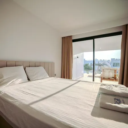 Comfortable Newly Built 2-bedroom Just By The Pool