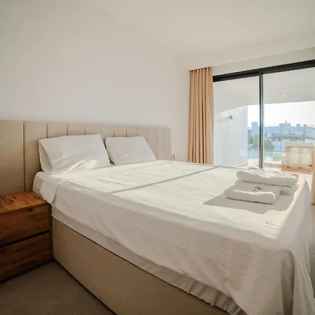 Comfortable Newly Built 2-bedroom Just By The Pool 公寓 *