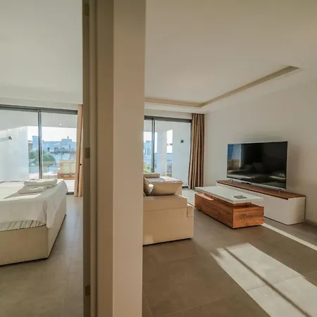 Comfortable Newly Built 2-bedroom Just By The Pool