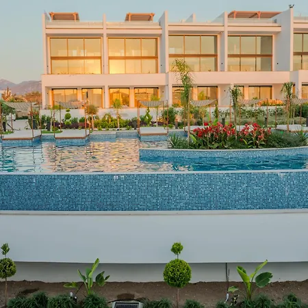 Comfortable Newly Built 2-bedroom Just By The Pool Appartement *