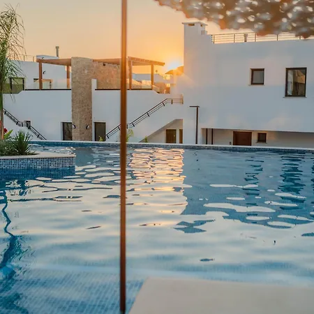 Comfortable Newly Built 2-bedroom Just By The Pool Girne