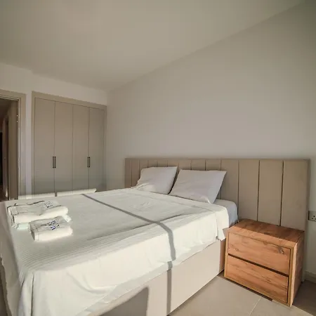 Comfortable Newly Built 2-bedroom Just By The Pool Girne