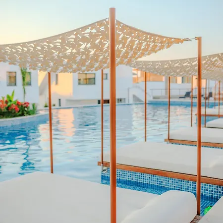 Comfortable Newly Built 2-bedroom Just By The Pool * Girne