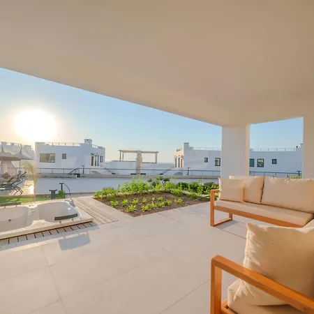 Comfortable Newly Built 2-bedroom Just By The Pool
