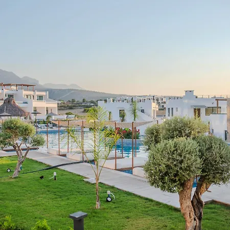 Comfortable Newly Built 2-bedroom Just By The Pool