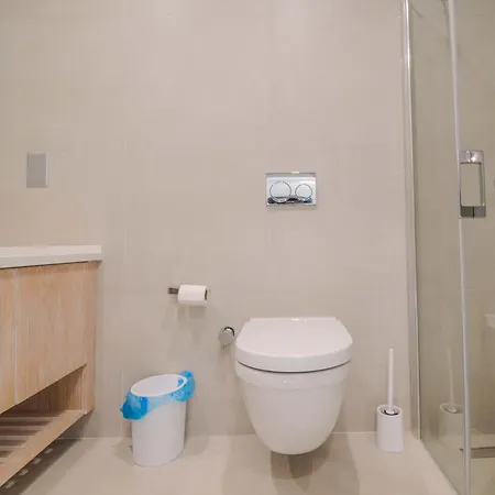 Comfortable Newly Built 2-bedroom Just By The Pool * Κερύνεια