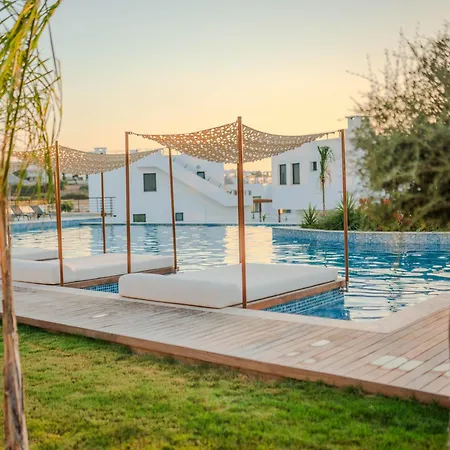 Διαμέρισμα Comfortable Newly Built 2-bedroom Just By The Pool