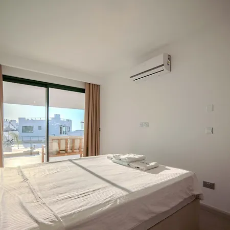 Διαμέρισμα Comfortable Newly Built 2-bedroom Just By The Pool Κερύνεια