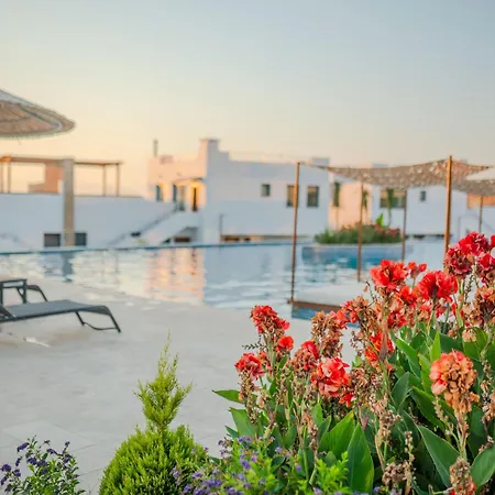 Comfortable Newly Built 2-bedroom Just By The Pool Διαμέρισμα Κερύνεια