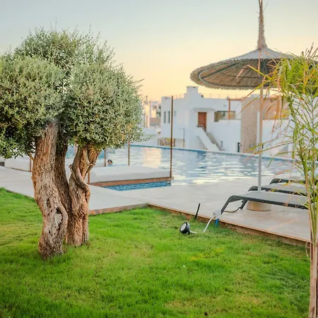 Διαμέρισμα Comfortable Newly Built 2-bedroom Just By The Pool